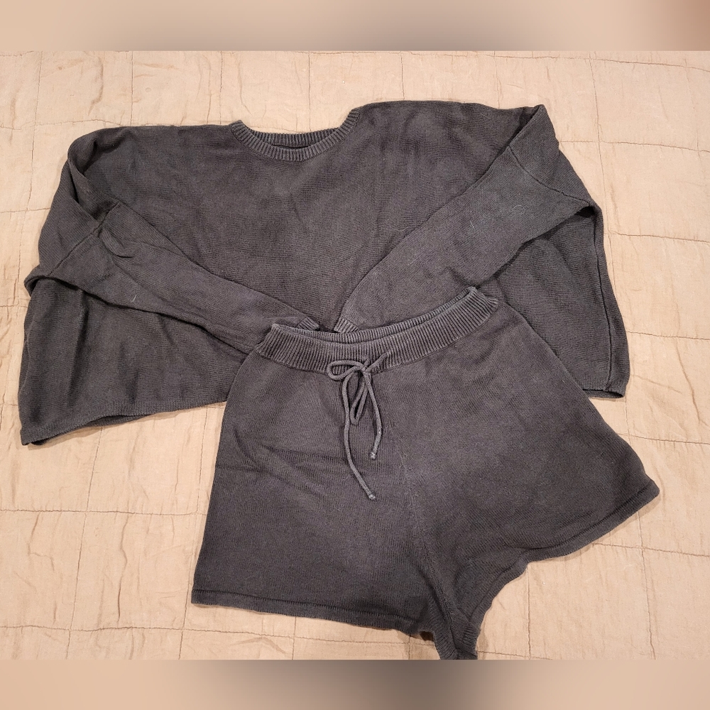 RUMI knit shorts and crop sweater set by Avy & Co. One size (women's size L).
